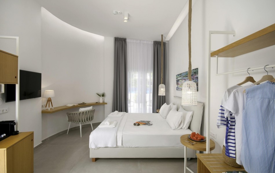 Tiara Holidays - Lefko Suites - Deluxe Double Room - bedroom